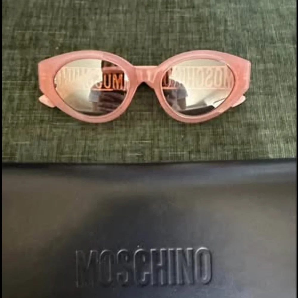 Moschino Pink Logo Statement Sunglasses – Gold Side Detail – With Case - Picture 2 of 6